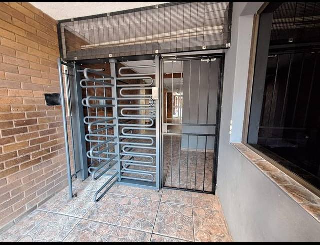 3 BEDROOM APARTMENT FOR SALE IN SUNNYSIDE